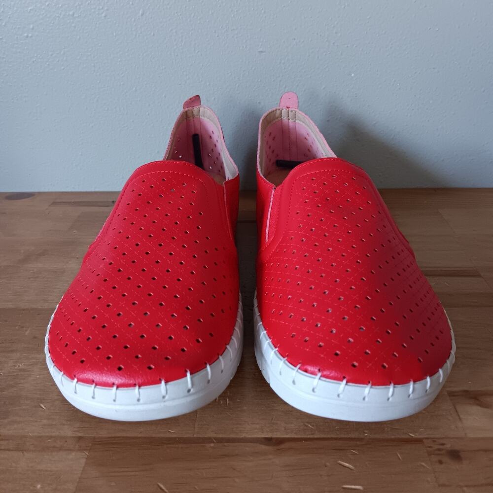 GLOLILY Elle Starburst Perf/ Walking Shoes Slip-On‎ Red Size: 11 M  NWB - Picture 2 of 11